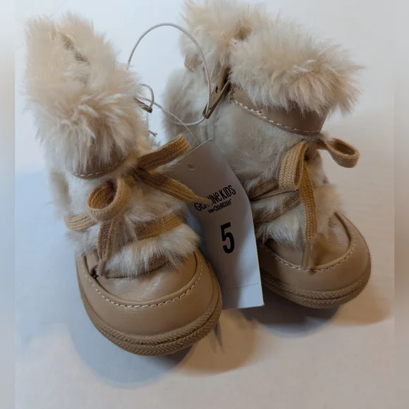 Genuine Kids By Oshkosh Toddler Boots Size 5 BNWT - Picture 2 of 11